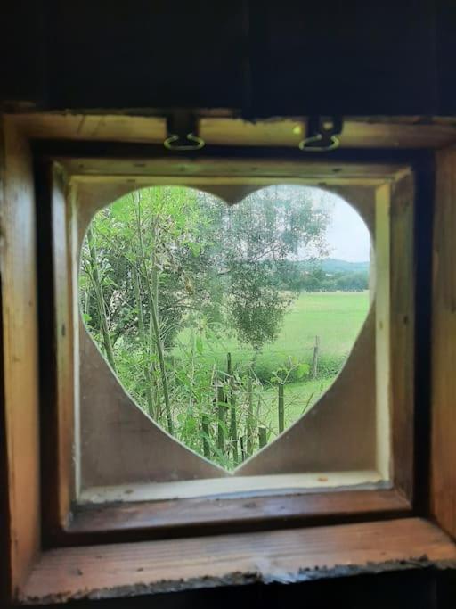 Off Grid Rosie Sheperd Hut And Summerhouse Plus 1 Acre At Tanyrallt Apartment Llanybydder Bagian luar foto
